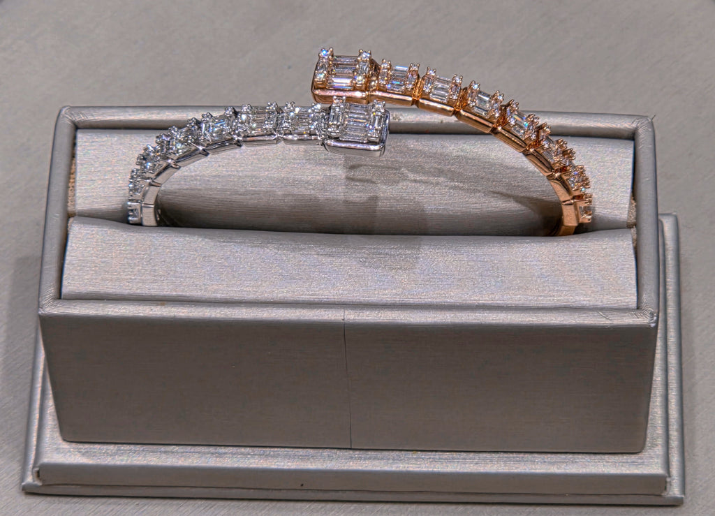 10k T/T 3.18 ctw Dia Fashion Bangle