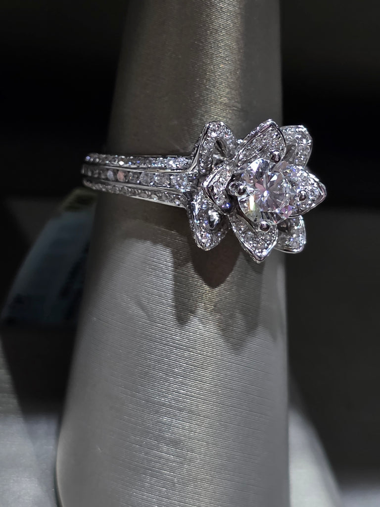 A very unique flower ring!!!