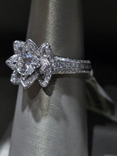 Load image into Gallery viewer, A very unique flower ring!!!