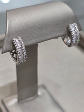 Cargar imagen en el visor de la galería, 14K WG 1CTW DIAMOND W/ BAGUETTE HOOP EARRINGS