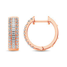 Cargar imagen en el visor de la galería, Ronda de oro rosa de 14 quilates y diamante de talla baguette de 1/2 quilate. Aretes de aro